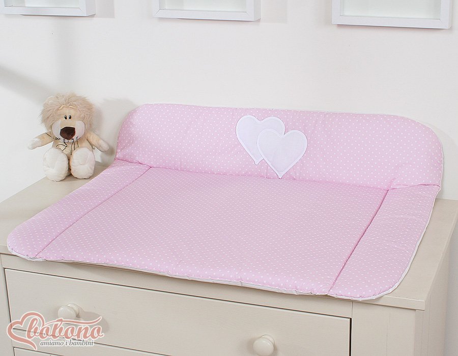 Minkštas pervystymo kilimėlis – Hanging Hearts balti taškeliai rožiniame fone - Image 2