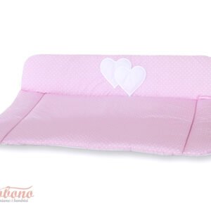 Minkštas pervystymo kilimėlis – Hanging Hearts balti taškeliai rožiniame fone