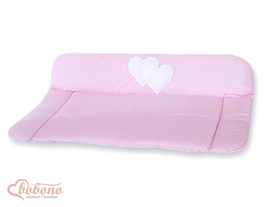 Minkštas pervystymo kilimėlis – Hanging Hearts balti taškeliai rožiniame fone