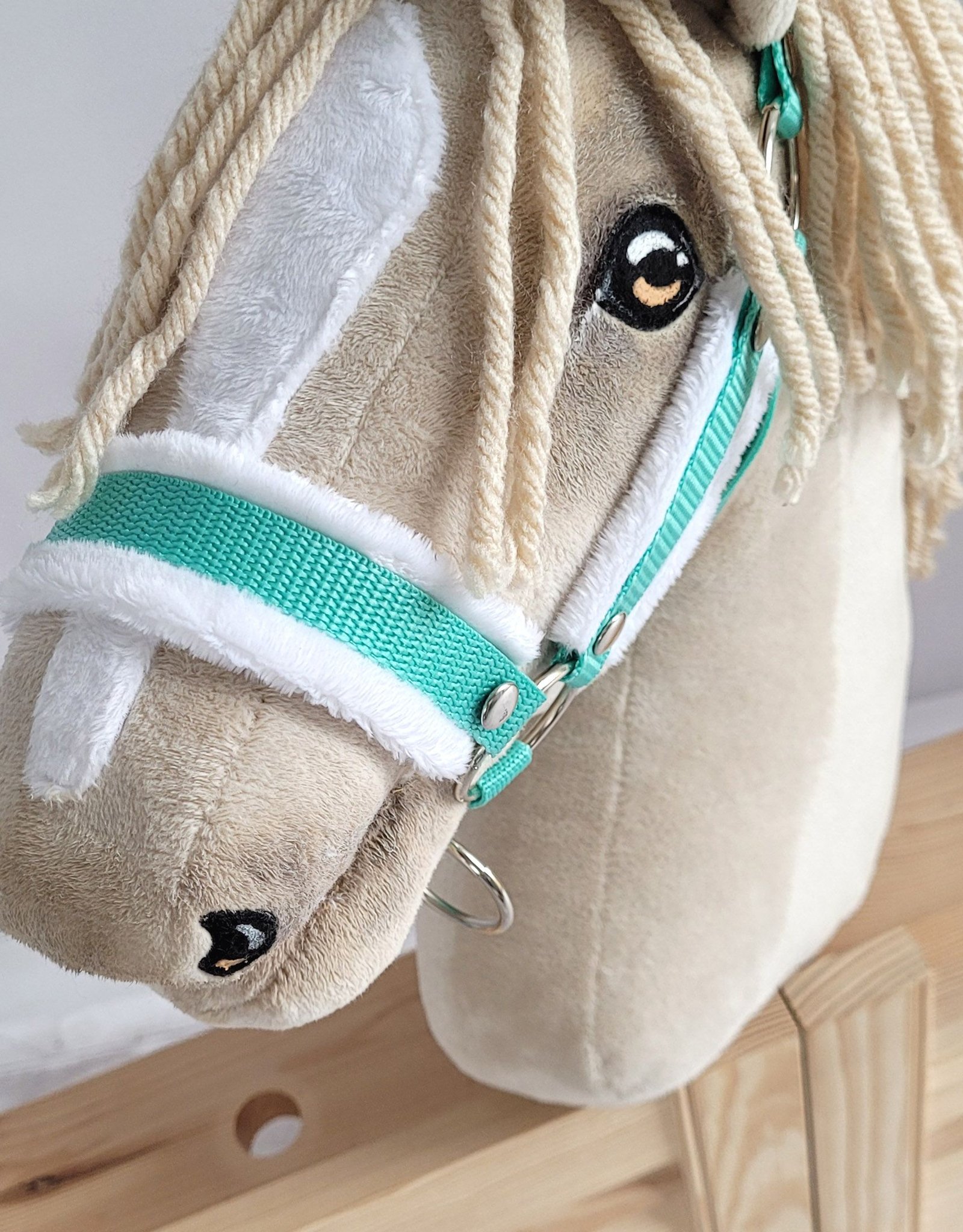 Reguliuojamas apynasris Hobby Horse žirgeliui A3 - mėtinė su baltu pūkeliu - Image 4