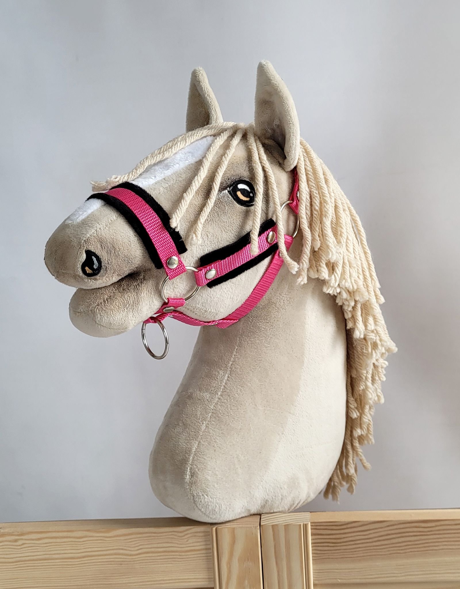 Reguliuojamas apynasris Hobby Horse žirgeliui A3 - tamsiai rožinė su juodu pūkeliu - Image 2