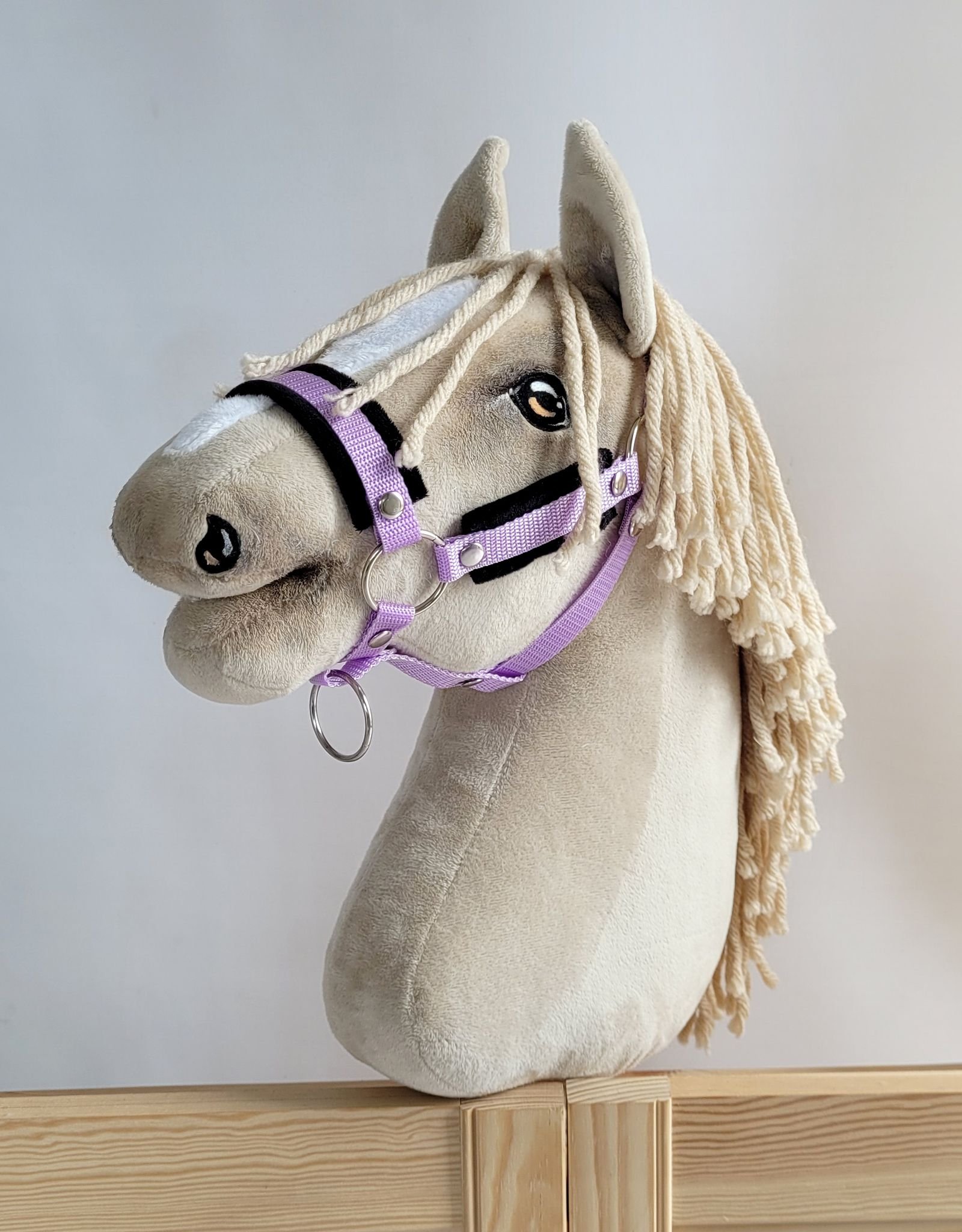 Reguliuojamas apynasris Hobby Horse žirgeliui A3 - violetinė su juodu pūkeliu - Image 3