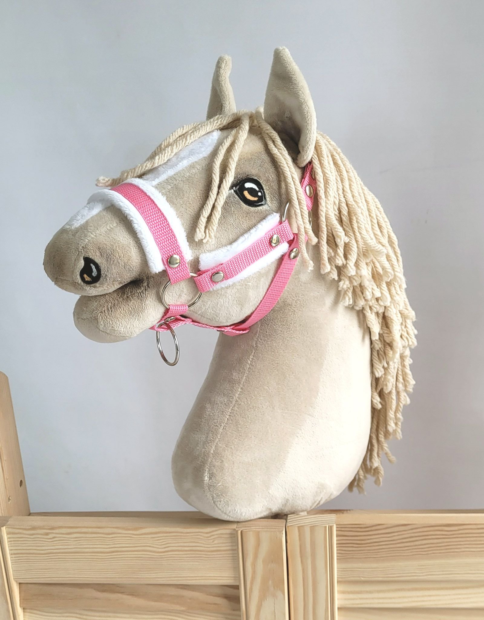 Reguliuojamas apynasris Hobby Horse žirgeliui A3 - rožinė su baltu pūkeliu - Image 2