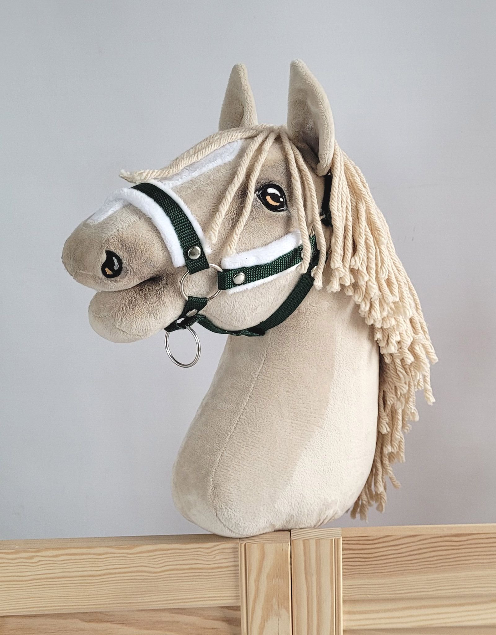 Reguliuojamas apynasris Hobby Horse žirgeliui A3 - buteliškai žalia su baltu pūkeliu - Image 2