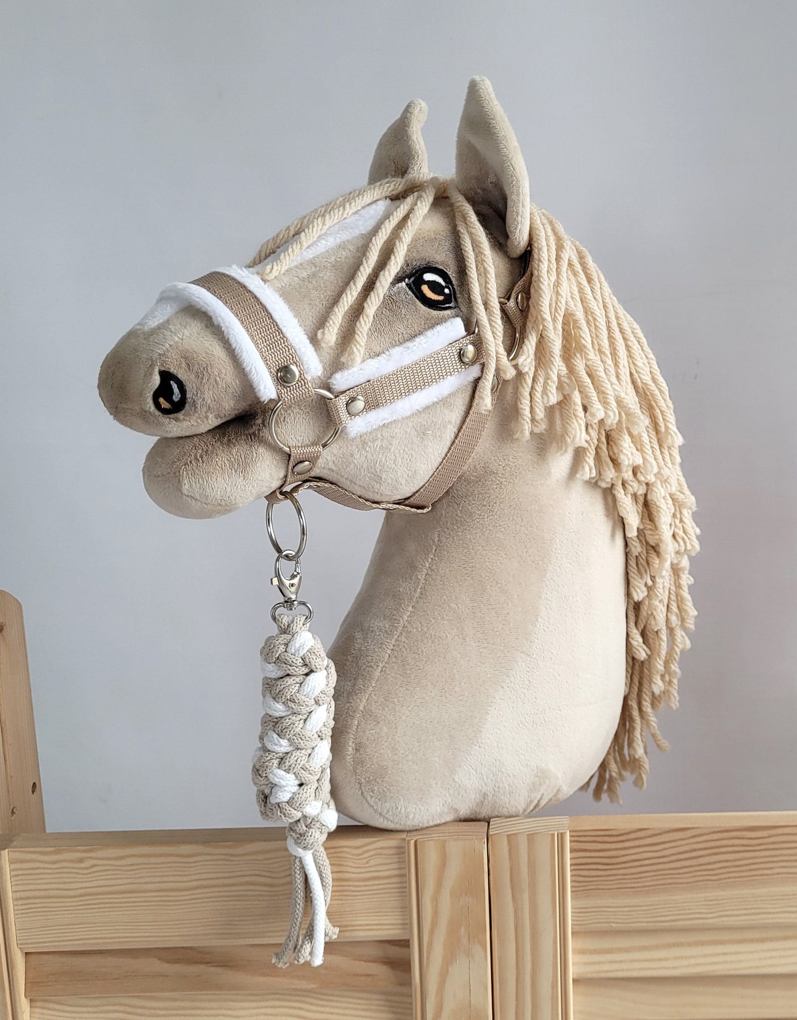 Rinkinys Hobby Horse: apynasris A3 su baltu kailiuku + pavadėlis iš virvės - balta-bėžinė - Image 5