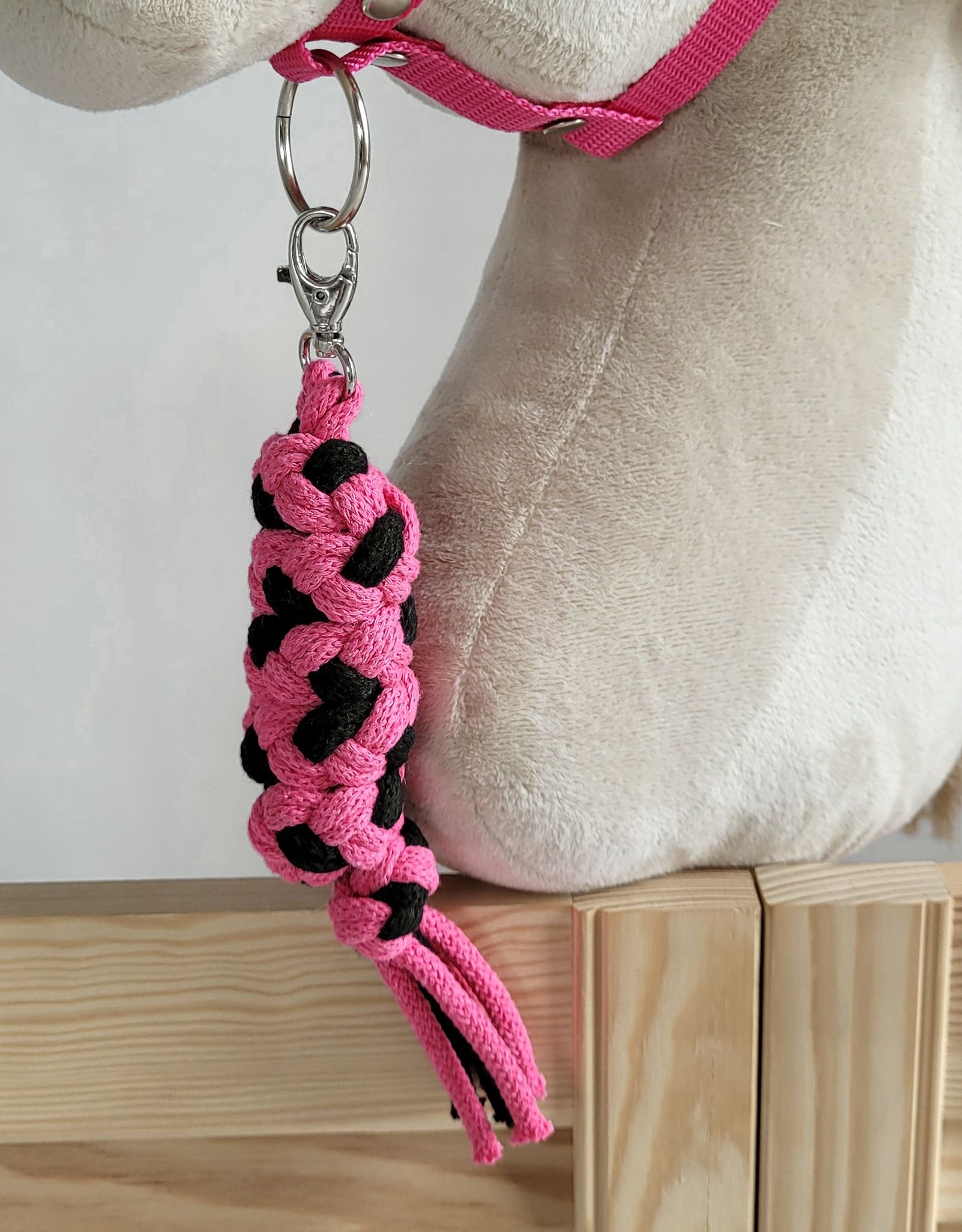Hobby Horse pavadėlis, pagamintas iš dvigubai vytos virvutės - juoda/tamsiai rožinė - Image 3