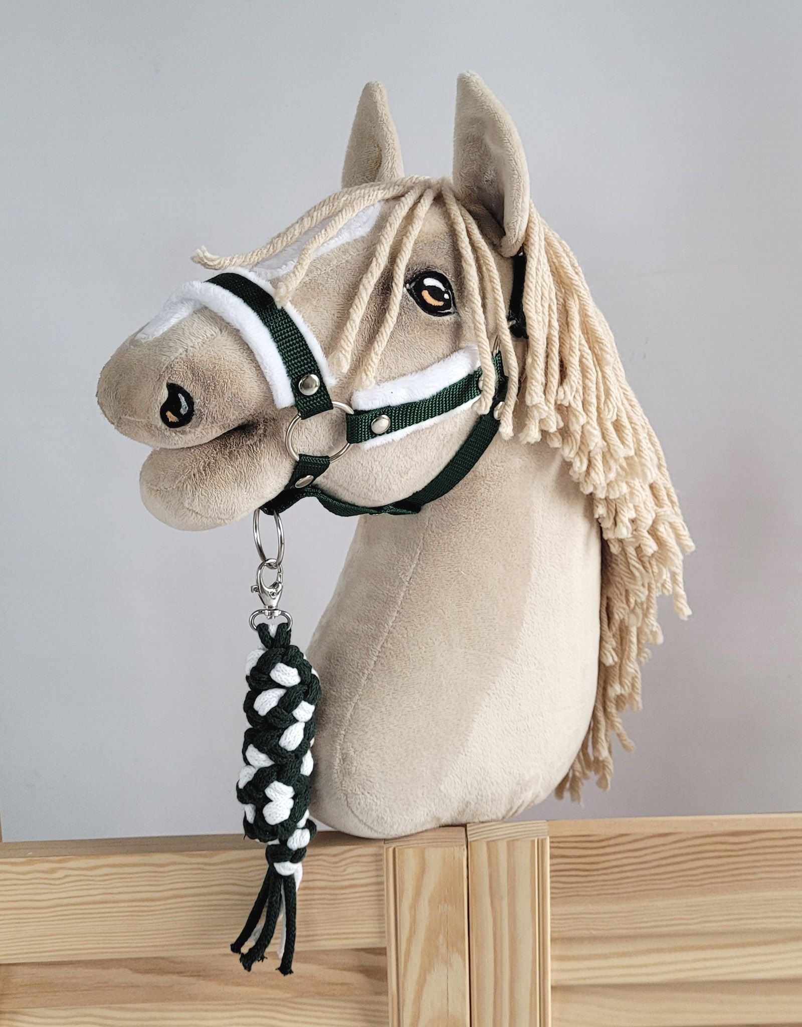 Rinkinys Hobby Horse: apynasris A3 su baltu kailiuku + pavadėlis iš virvės - balta-tamsiai žalia - Image 2