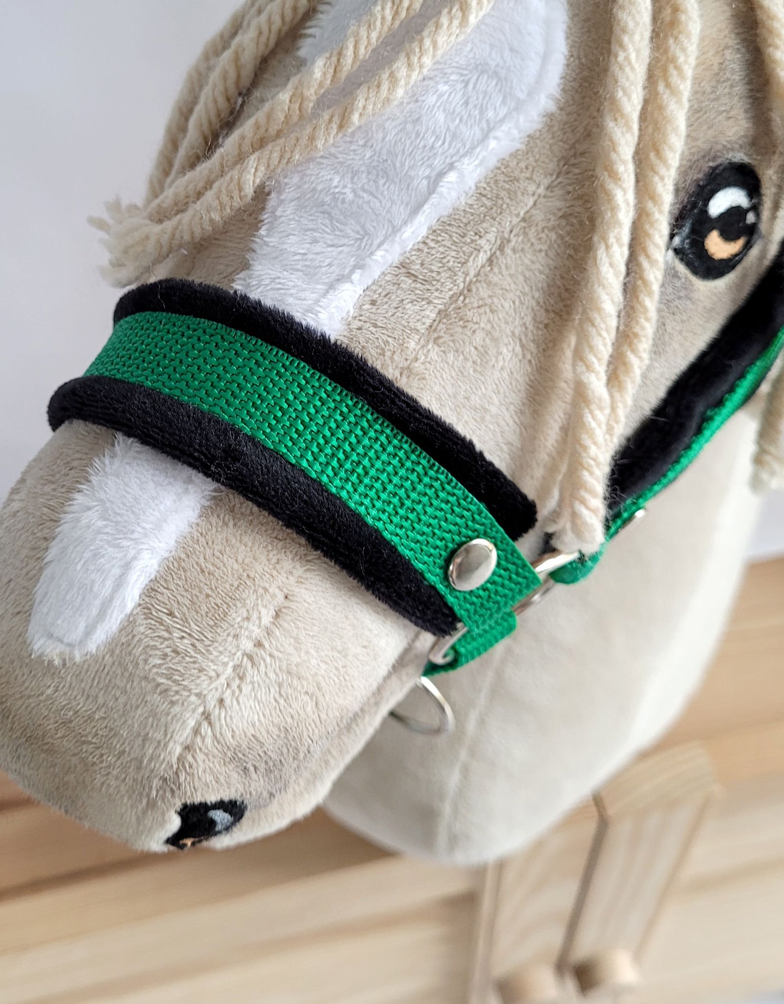 Rinkinys Hobby Horse: apynasris A3 su juodu kailiuku + pavadėlis iš virvės - juoda-žalia - Image 2