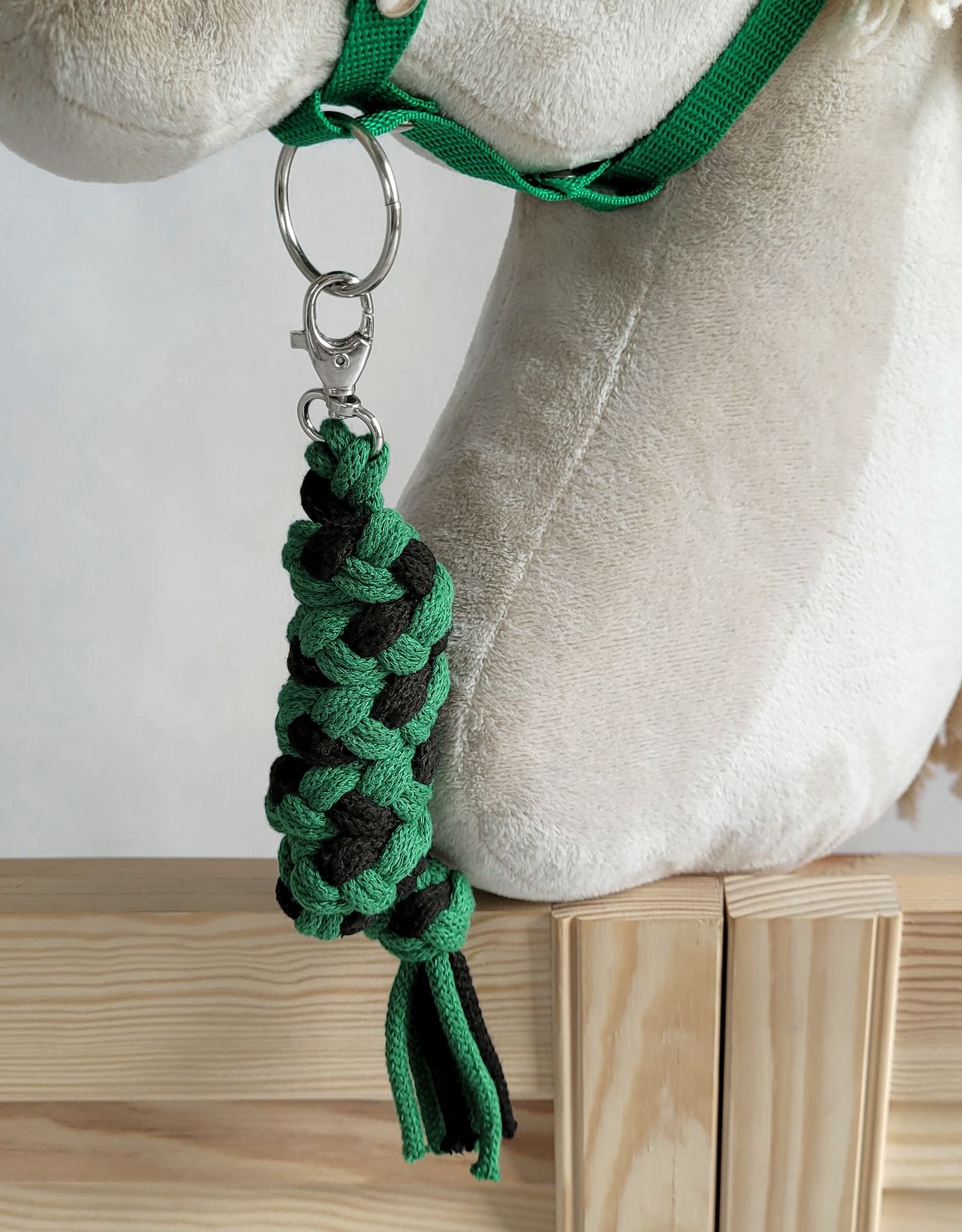 Rinkinys Hobby Horse: apynasris A3 su juodu kailiuku + pavadėlis iš virvės - juoda-žalia - Image 3