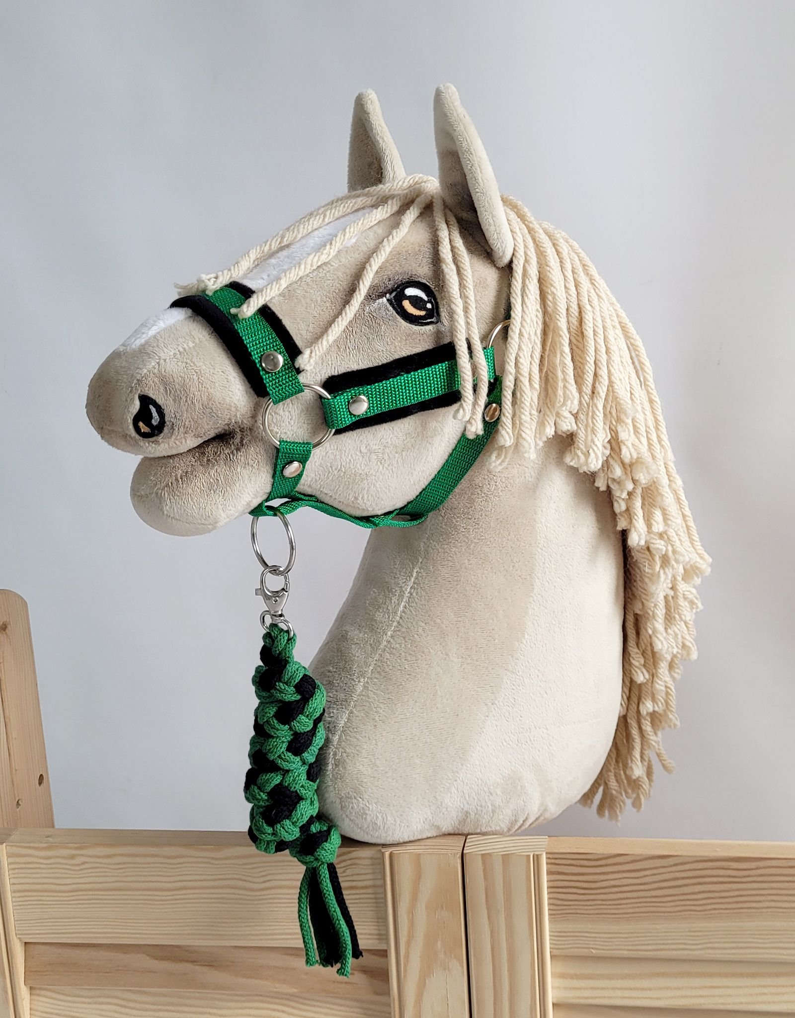 Rinkinys Hobby Horse: apynasris A3 su juodu kailiuku + pavadėlis iš virvės - juoda-žalia - Image 5