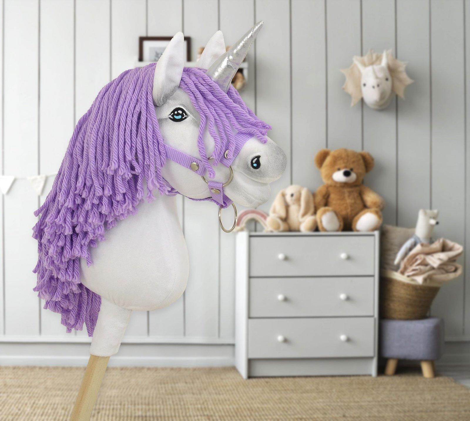 Hobby Horse vienaragis ant lazdos - baltos spalvos su alyviniais karčiais ir sidabriniu ragu A4 - Image 7