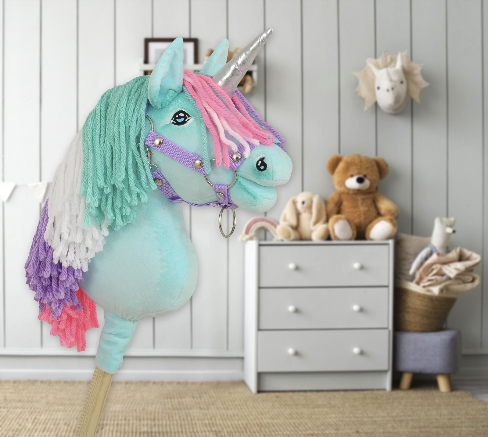 Hobby Horse vienaragis ant lazdos – mėtų spalvos, su spalvotu karčiu ir sidabriniu ragu, A4 - Image 7