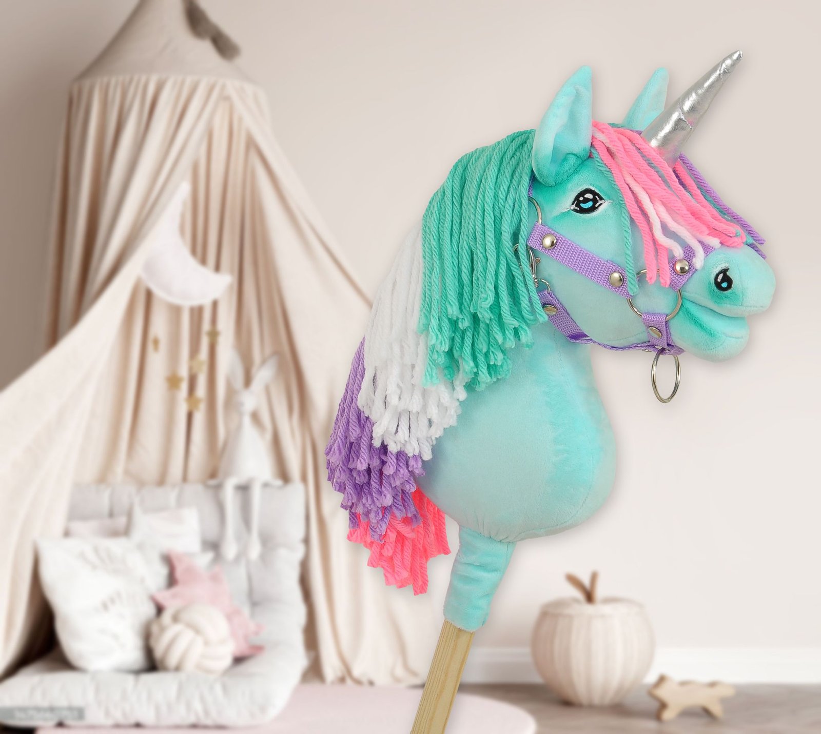 Hobby Horse vienaragis ant lazdos – mėtų spalvos, su spalvotu karčiu ir sidabriniu ragu, A4 - Image 8