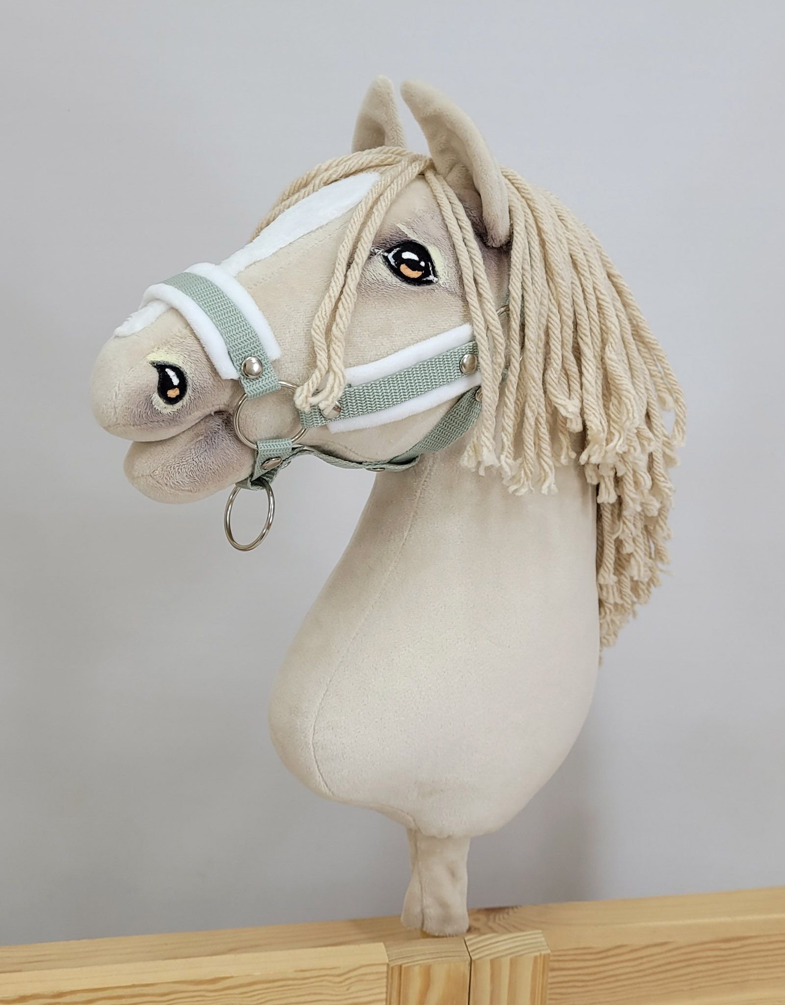 Reguliuojamas apynasris Hobby Horse žirgeliui A3 - šalavijų žalia su baltu pūkeliu - Image 2