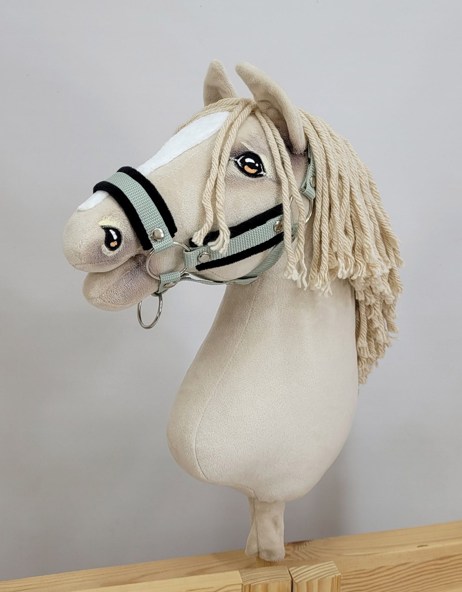 Reguliuojamas apynasris Hobby Horse žirgeliui A3 - šalavijų žalia su juodu pūkeliu - Image 2