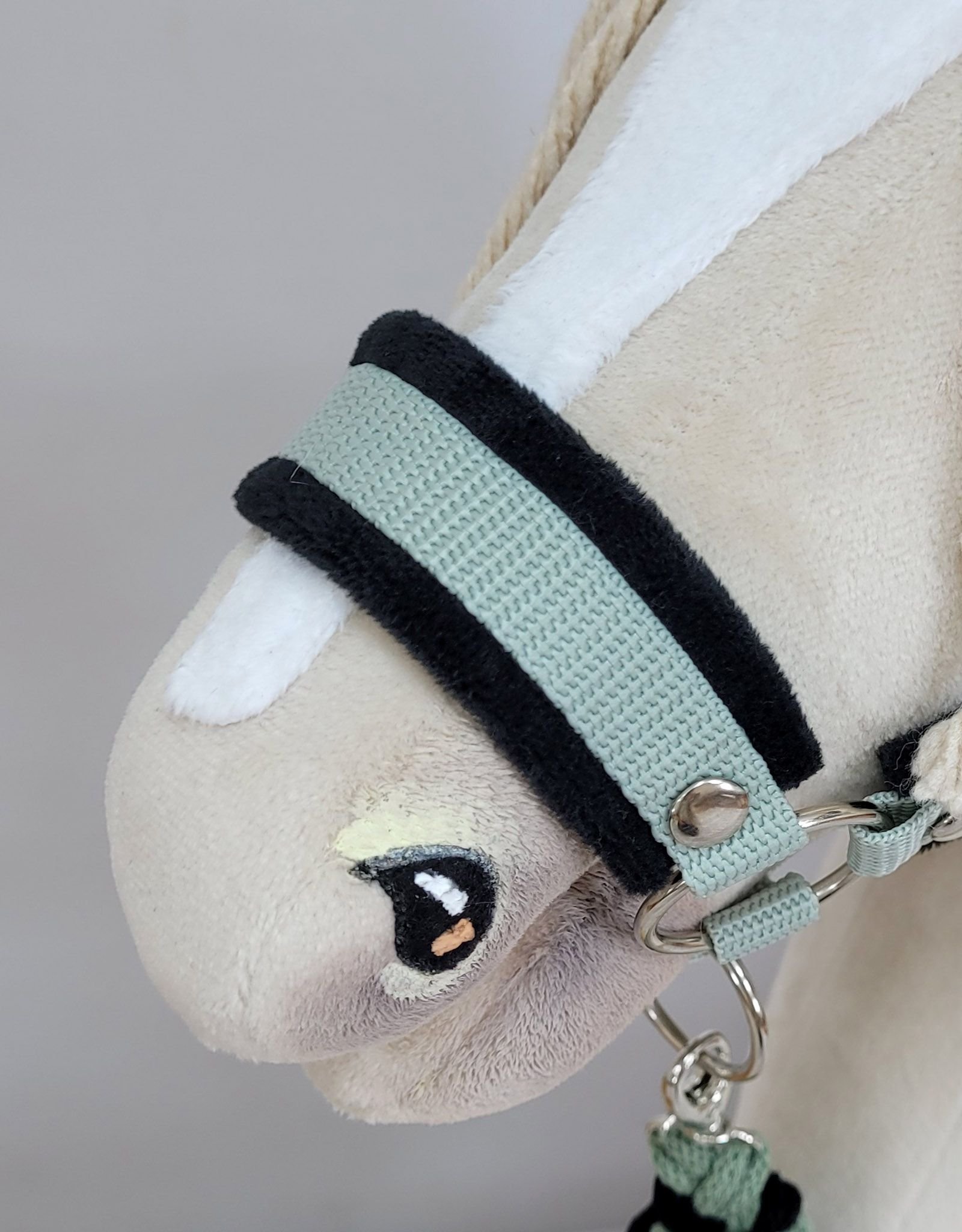Reguliuojamas apynasris Hobby Horse žirgeliui A3 - šalavijų žalia su juodu pūkeliu - Image 3