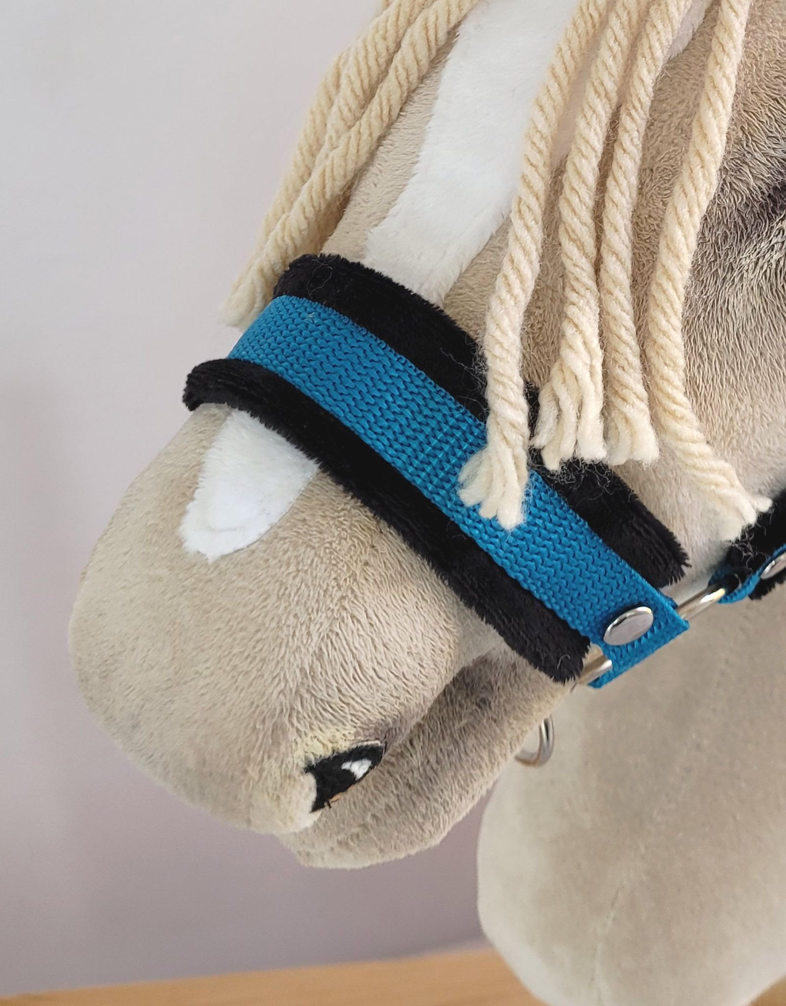 Reguliuojamas apynasris Hobby Horse žirgeliui A3 - turkio spalvos su juodu pūkeliu - Image 2
