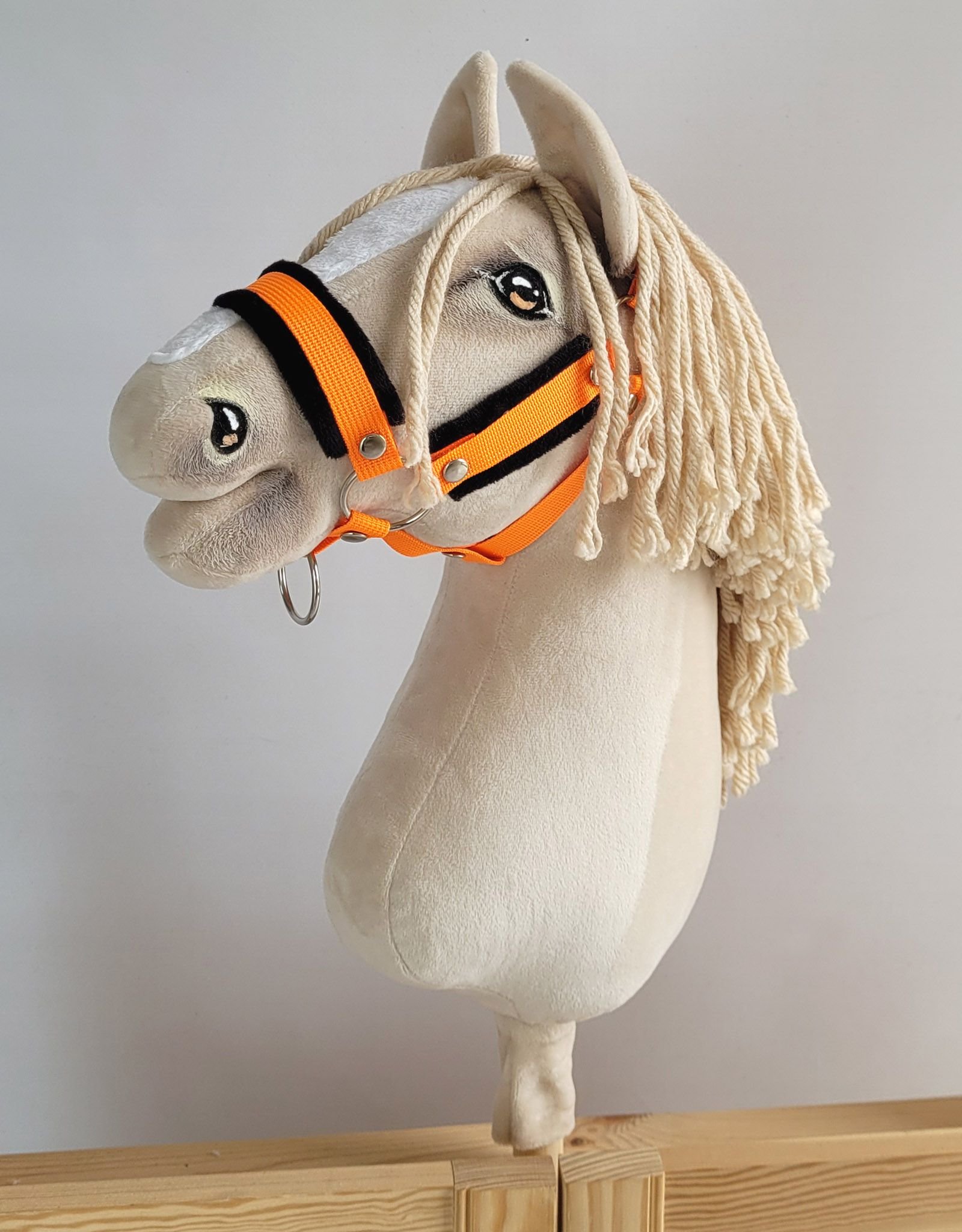 Reguliuojamas apynasris Hobby Horse žirgeliui A3 - neoninė oranžinė su juodu pūkeliu - Image 2