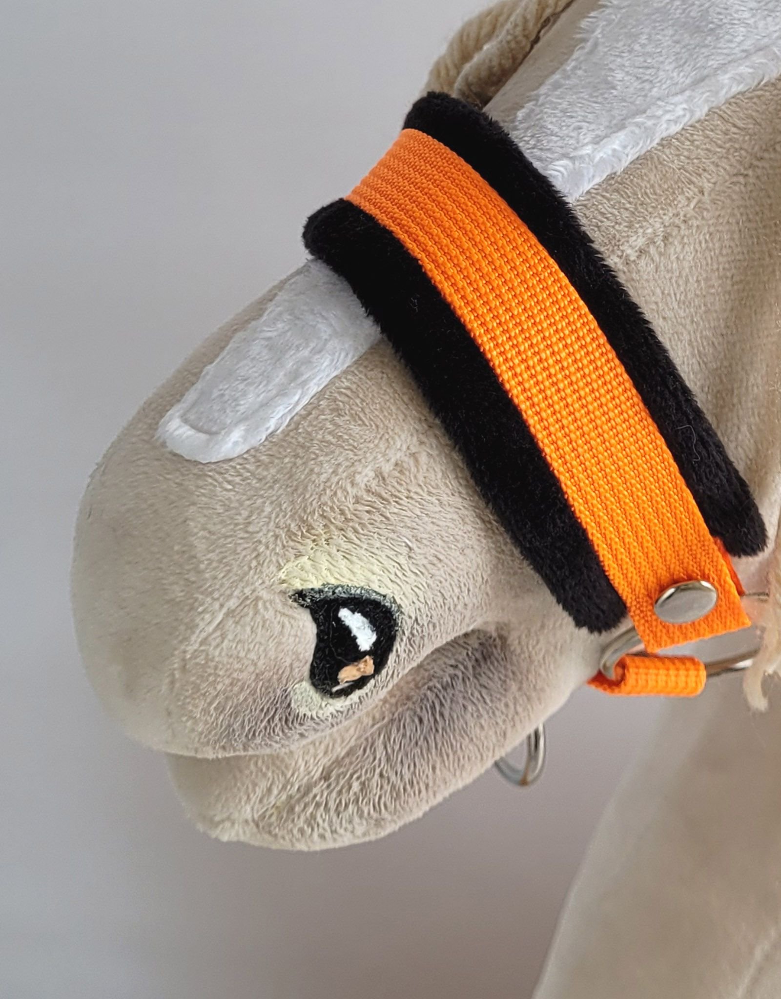 Reguliuojamas apynasris Hobby Horse žirgeliui A3 - neoninė oranžinė su juodu pūkeliu - Image 3