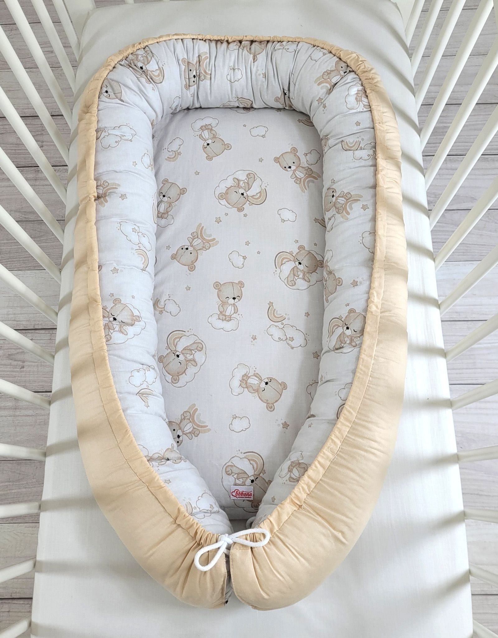 Kūdikio lizdas dvipusis Premium Cocoon naujagimiams BOBONO - vaivorykštė, smėlio meškiukas/smėlio - Image 3