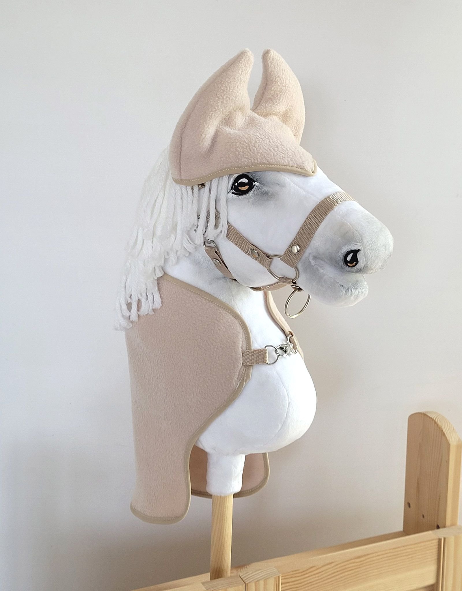 Rinkinys Hobby Horse A3: flisinė antklodė + šiltos ausinės – smėlio spalvos - Image 2