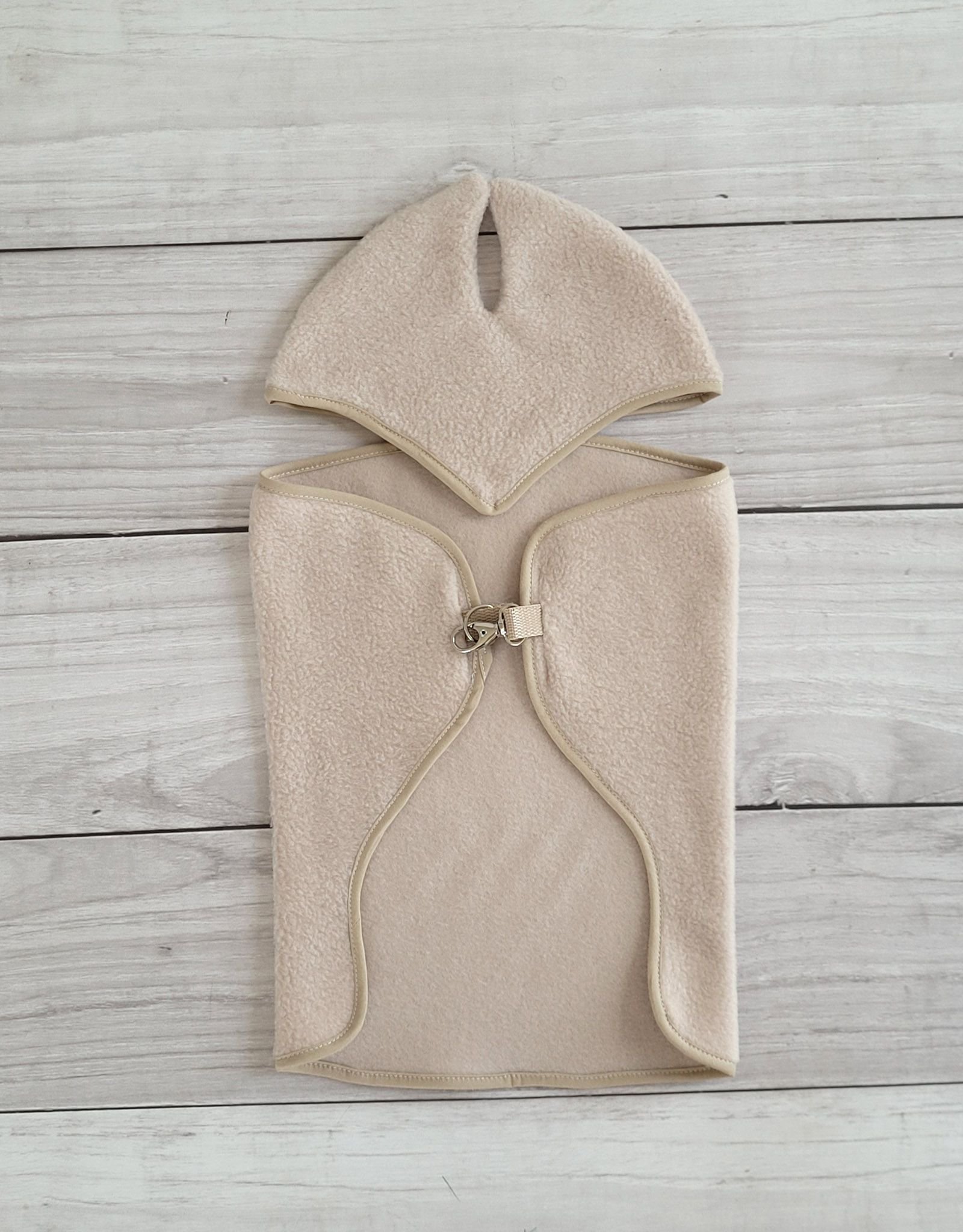 Rinkinys Hobby Horse A3: flisinė antklodė + šiltos ausinės – smėlio spalvos - Image 3