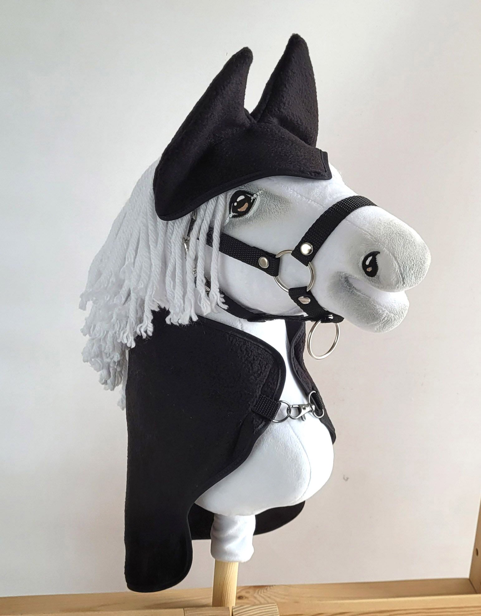 Rinkinys Hobby Horse A3: flisinė antklodė + šiltos ausinės – juoda - Image 2