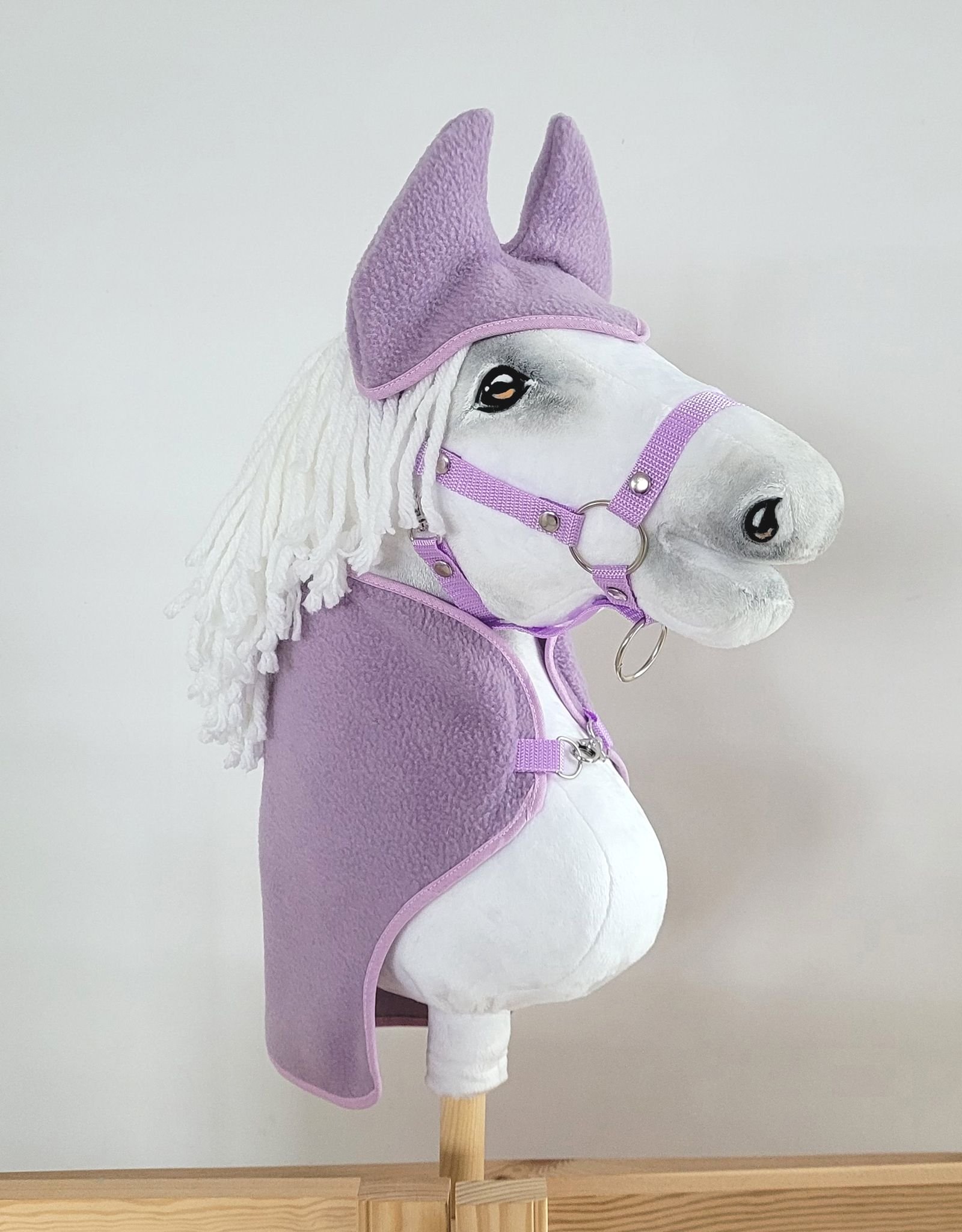 Rinkinys Hobby Horse A3: flisinė antklodė + šiltos ausinės – violetinė - Image 2