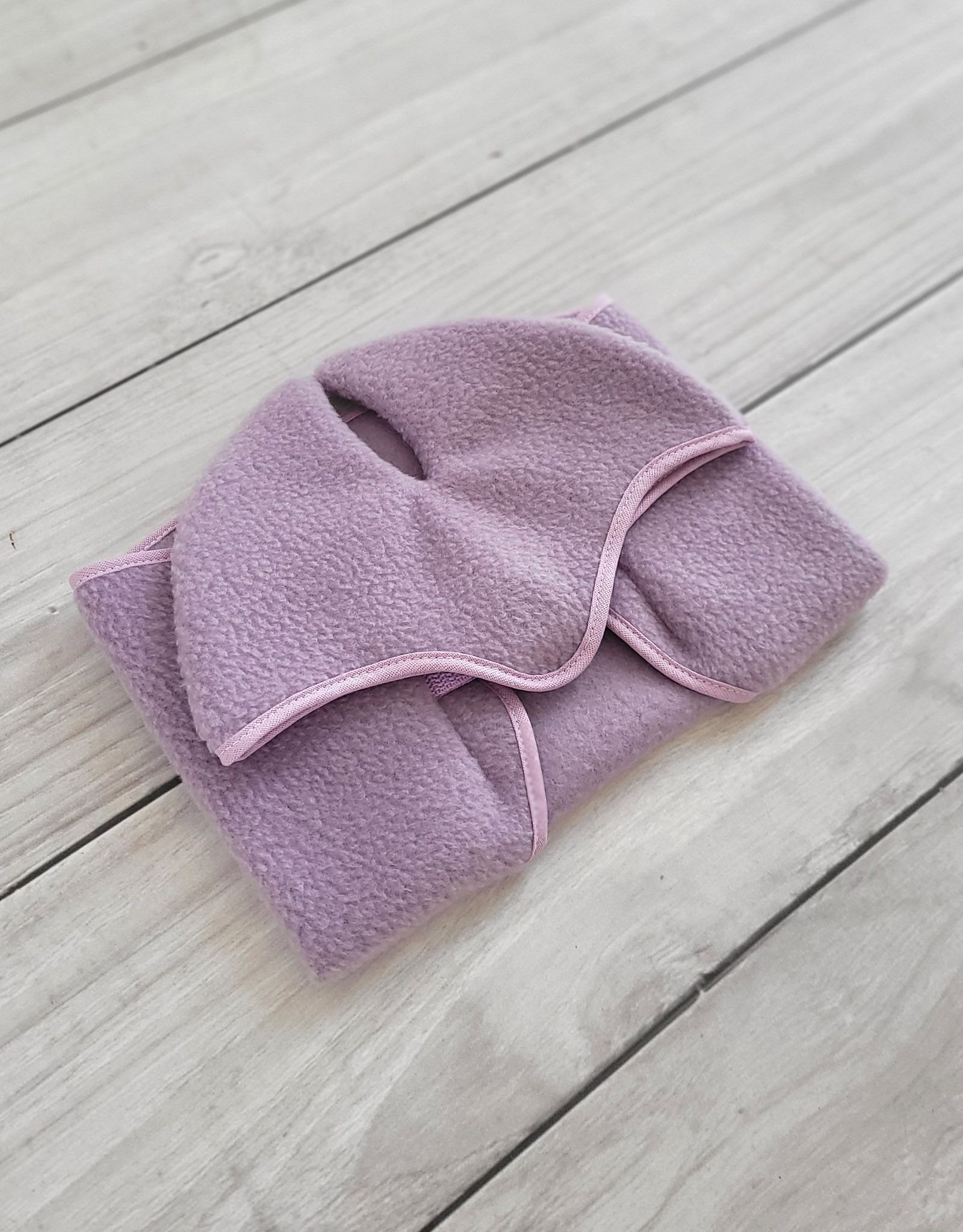 Rinkinys Hobby Horse A3: flisinė antklodė + šiltos ausinės – violetinė - Image 4