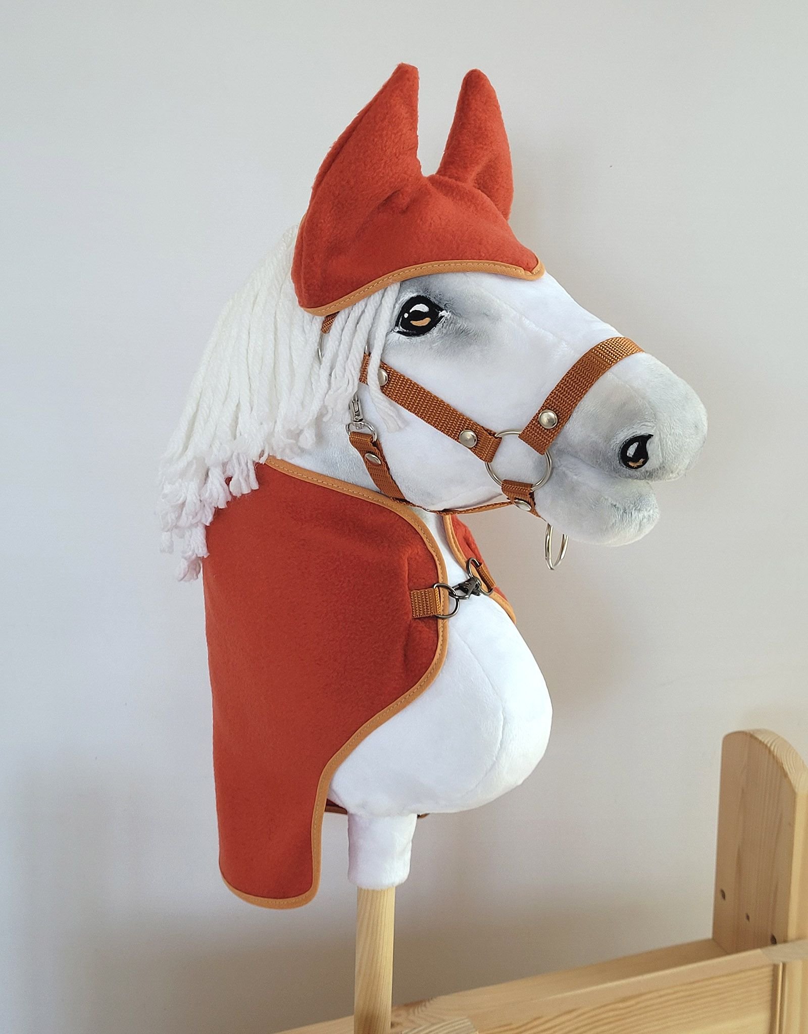 Rinkinys Hobby Horse A3: flisinė antklodė + šiltos ausinės – imbiro spalvos - Image 3