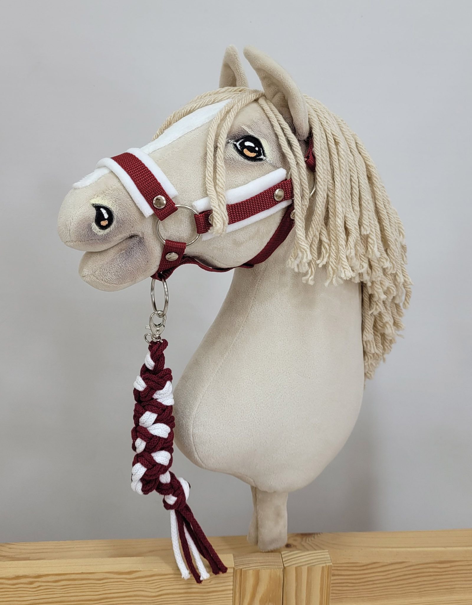 Rinkinys Hobby Horse: apynasris A3 su baltu kailiuku + pavadėlis iš virvės - balta-bordo - Image 5