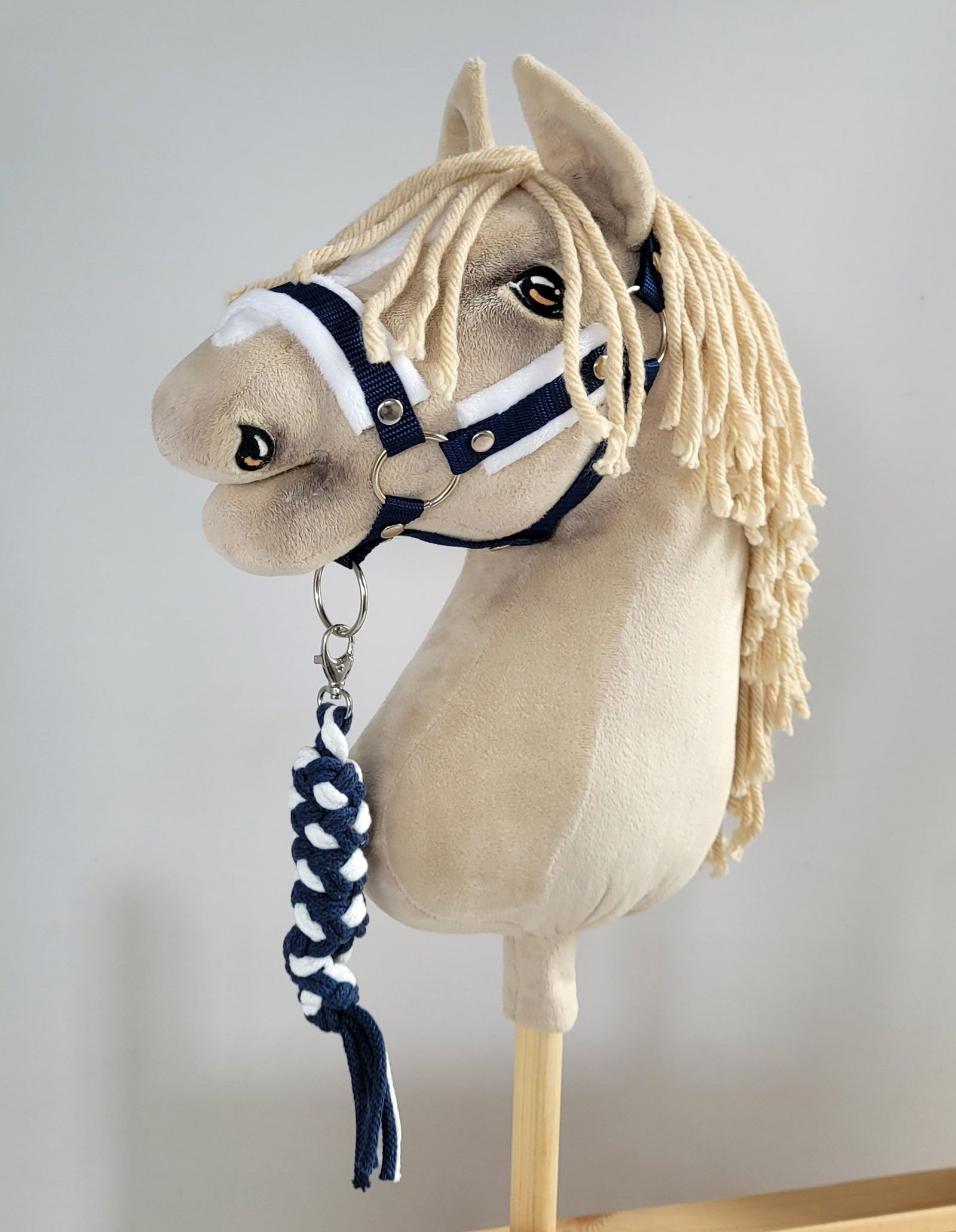 Rinkinys Hobby Horse: apynasris A3 su baltu kailiuku + pavadėlis iš virvės - balta-granatinė - Image 5