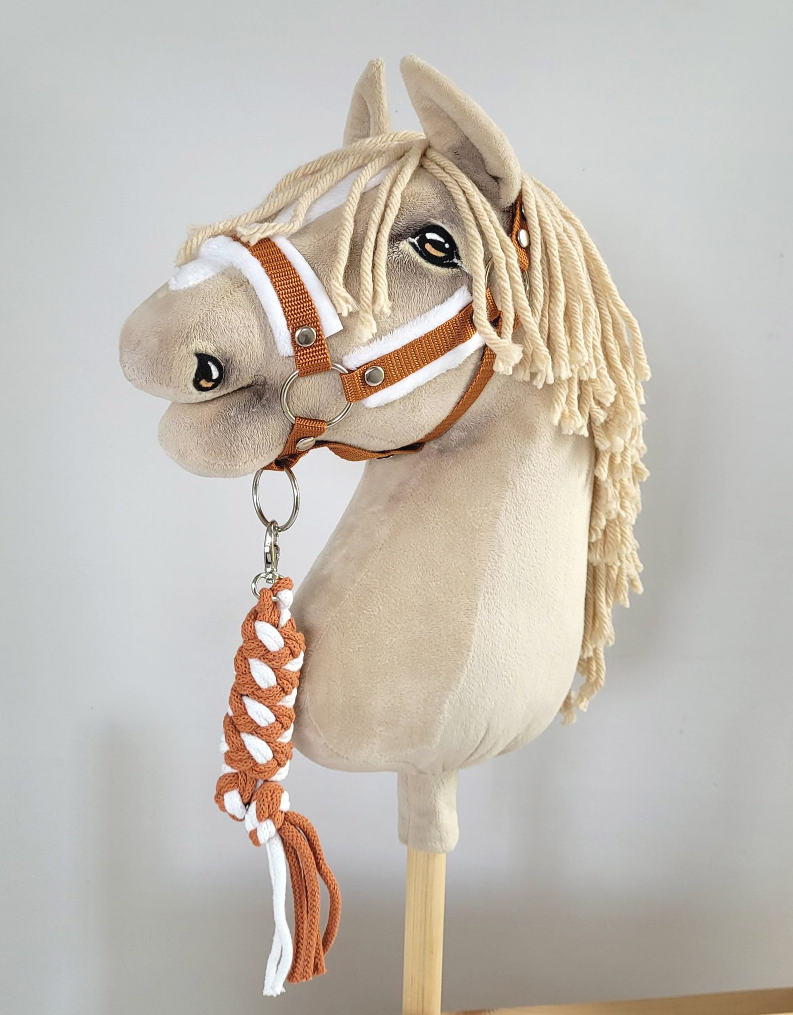 Rinkinys Hobby Horse: apynasris A3 su baltu kailiuku + pavadėlis iš virvės - balta-imbiro spalvos - Image 5