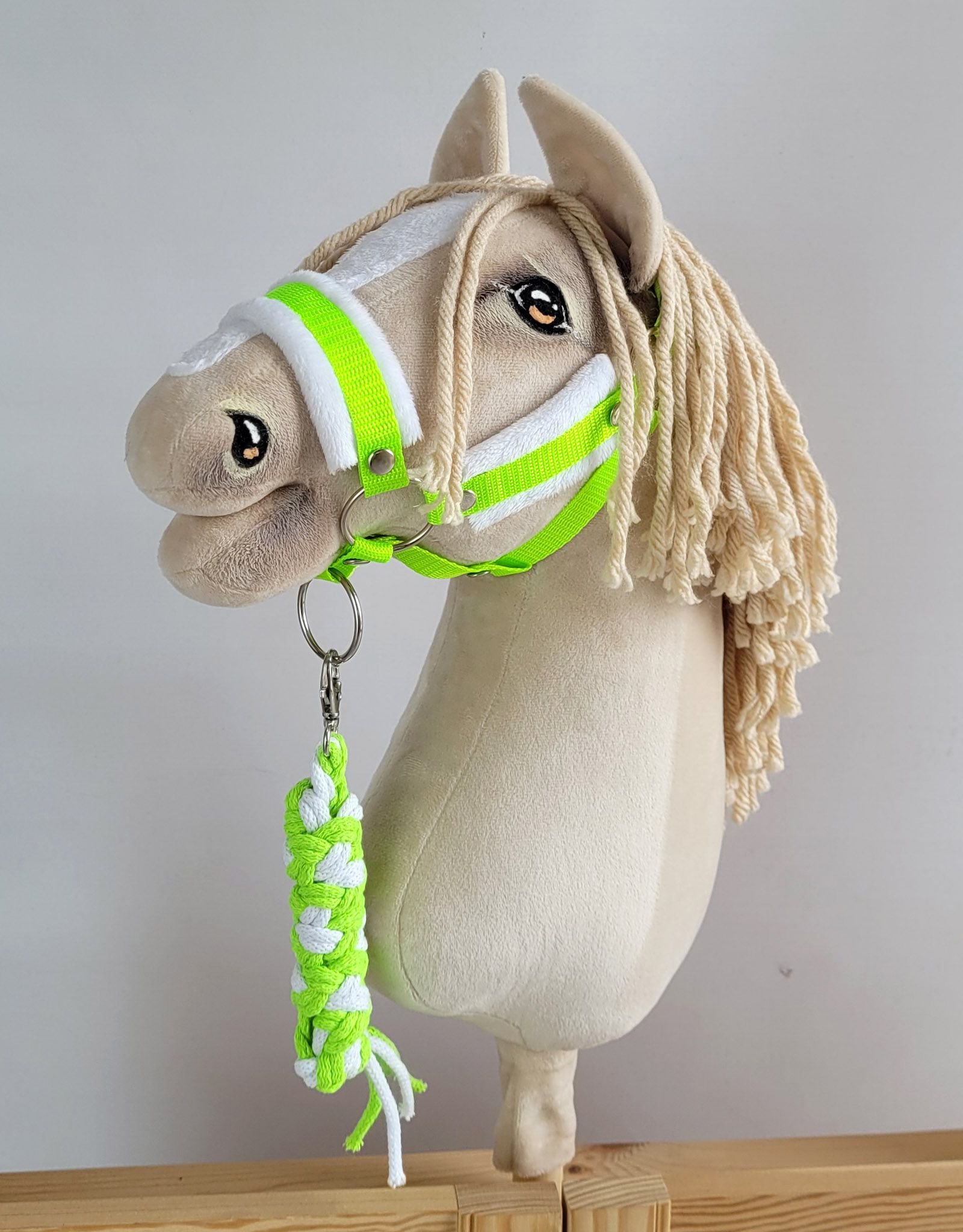 Rinkinys Hobby Horse: apynasris A3 su baltu kailiuku + pavadėlis iš virvės - neoninė žalia / balta - Image 5