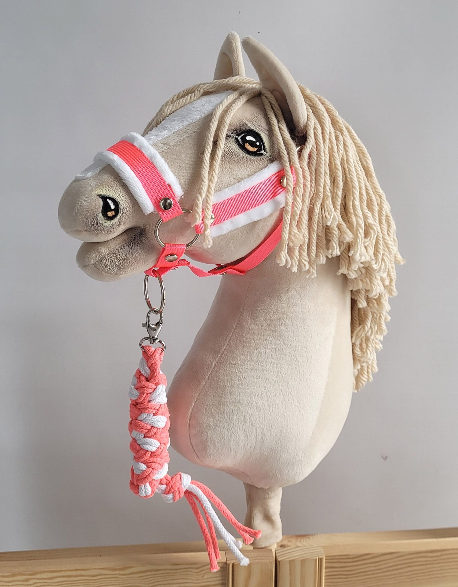 Hobby Horse pavadėlis, pagamintas iš dvigubai vytos virvutės - neoninė rožinė/balta - Image 2