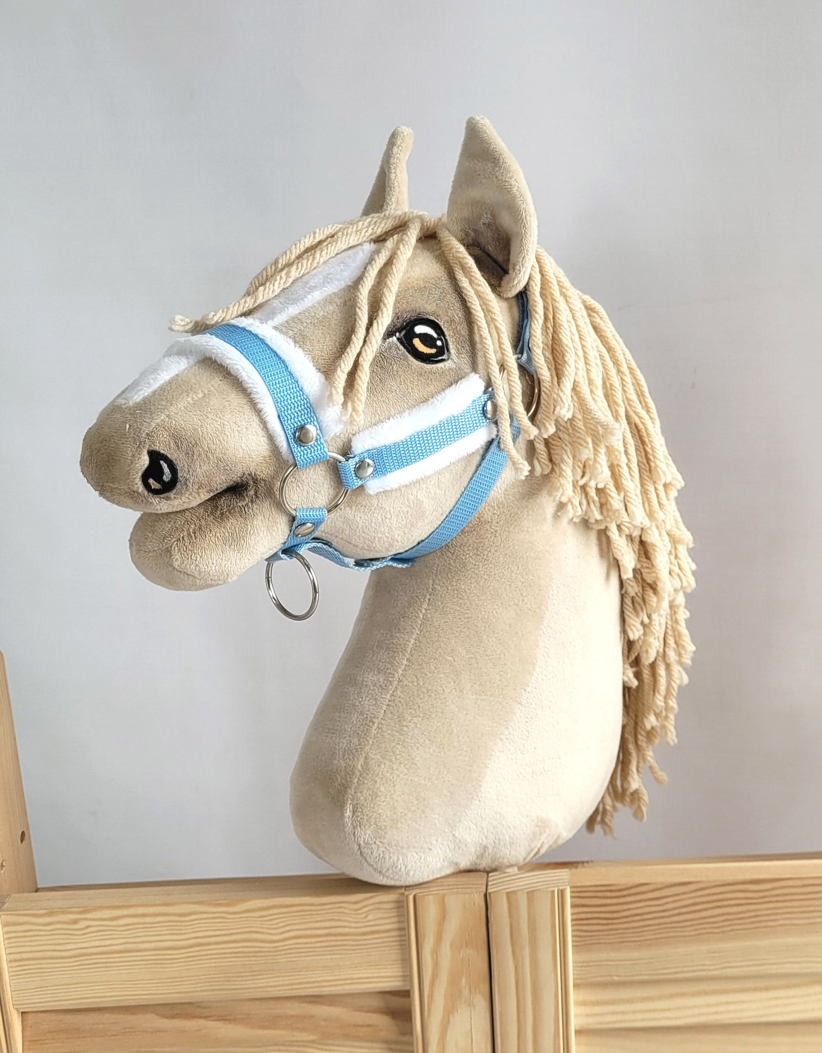 Reguliuojamas apynasris Hobby Horse žirgeliui A3 - šviesiai mėlyna su baltu pūkeliu - Image 6