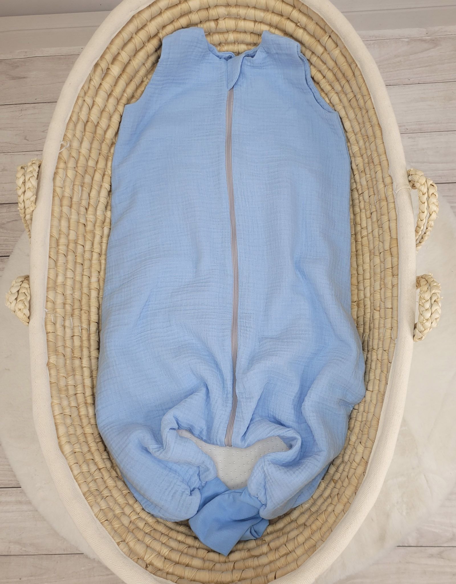 Muslino kūdikio miegmaišis su kojytėmis XL 2-4 m., vasarinis, TOG 1.0 – mėlyna - Image 2