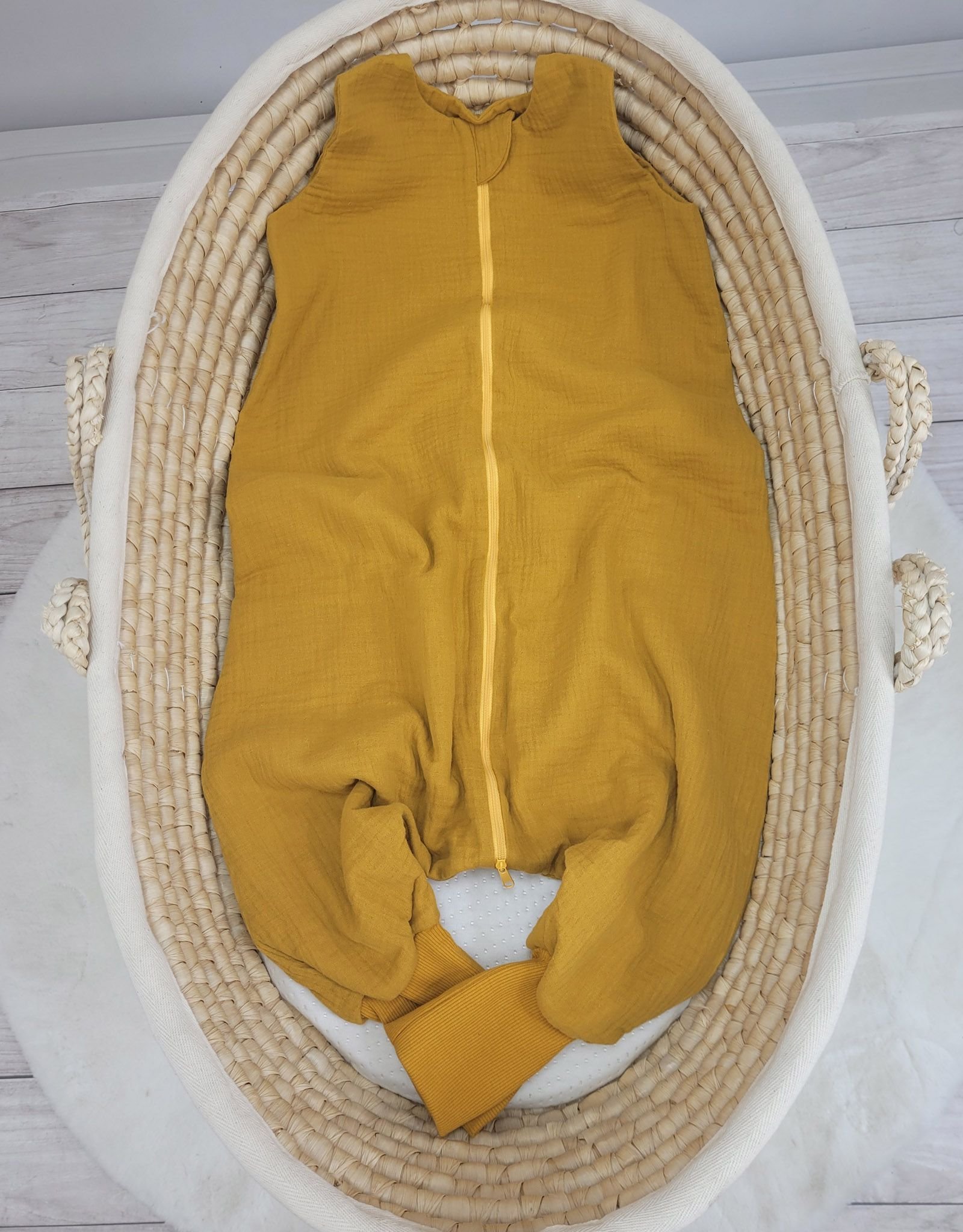 Muslino kūdikio miegmaišis su kojytėmis XL 2-4 m., vasarinis, TOG 1.0 – medaus geltona - Image 3