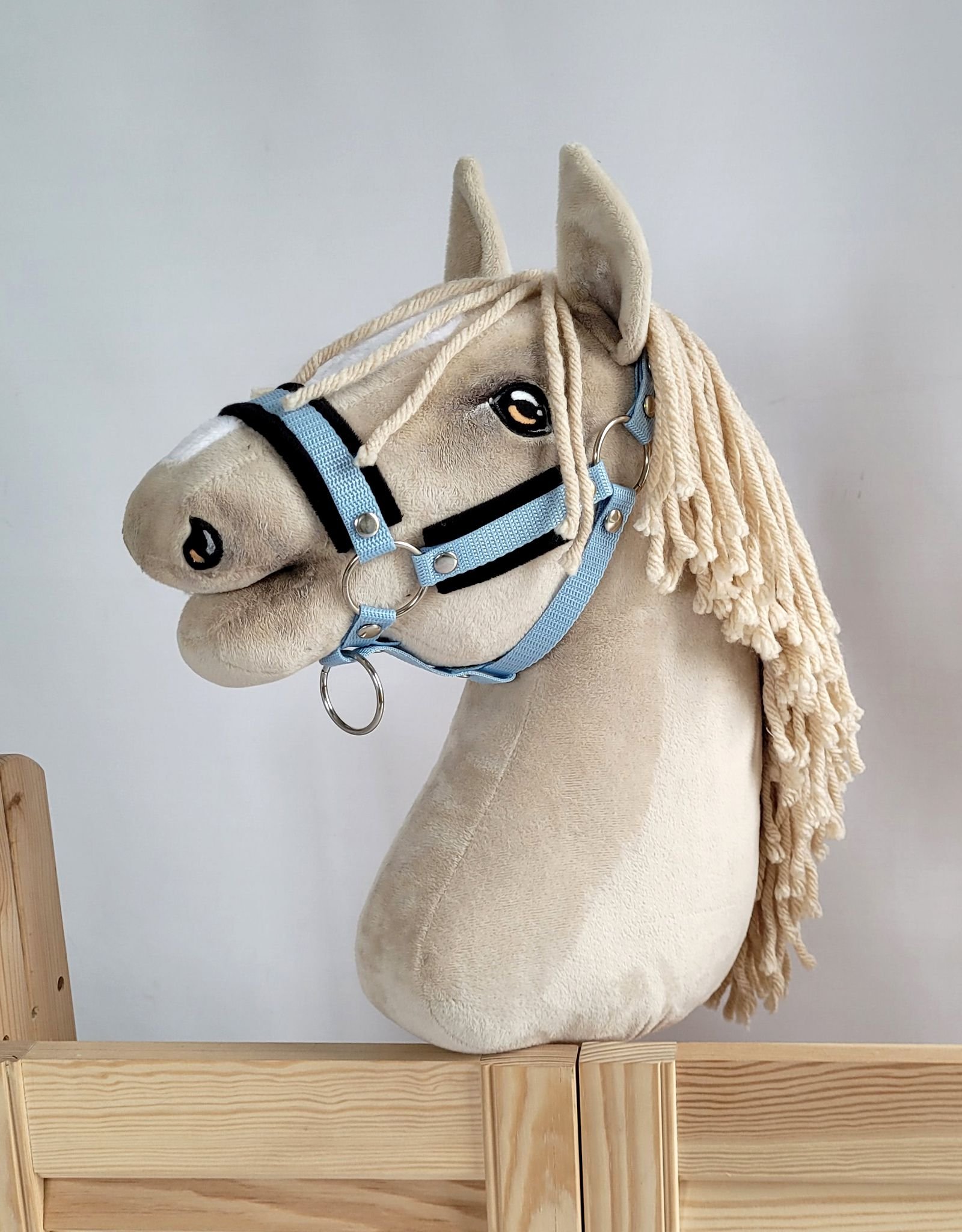 Reguliuojamas apynasris Hobby Horse žirgeliui A3 - šviesiai mėlyna su juodu pūkeliu - Image 6