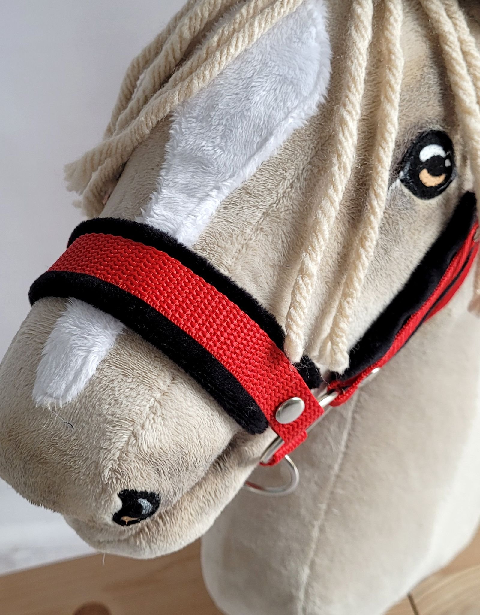 Reguliuojamas apynasris Hobby Horse žirgeliui A3 - raudona su juodu pūkeliu - Image 7