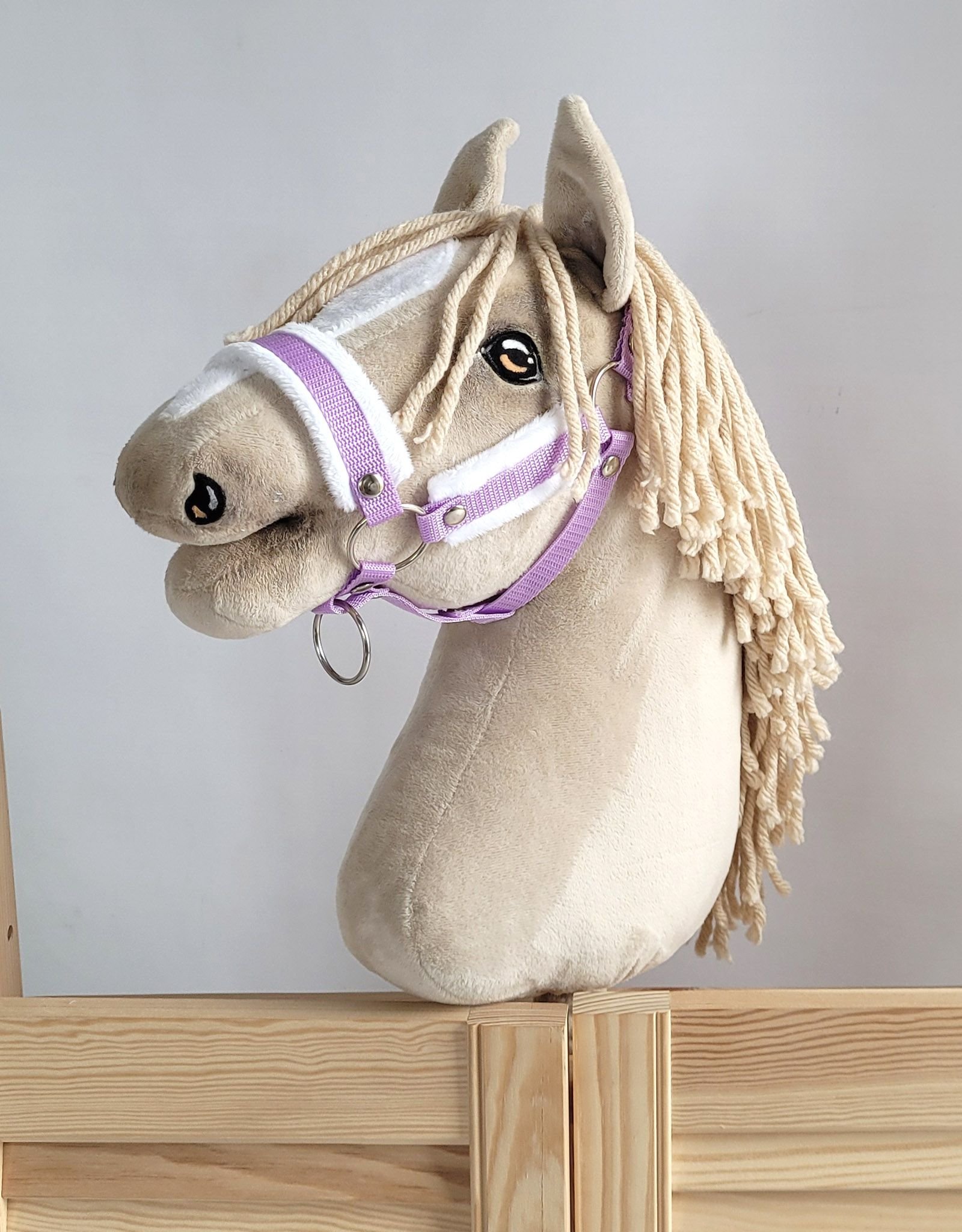 Reguliuojamas apynasris Hobby Horse žirgeliui A3 - violetinė su baltu pūkeliu - Image 6