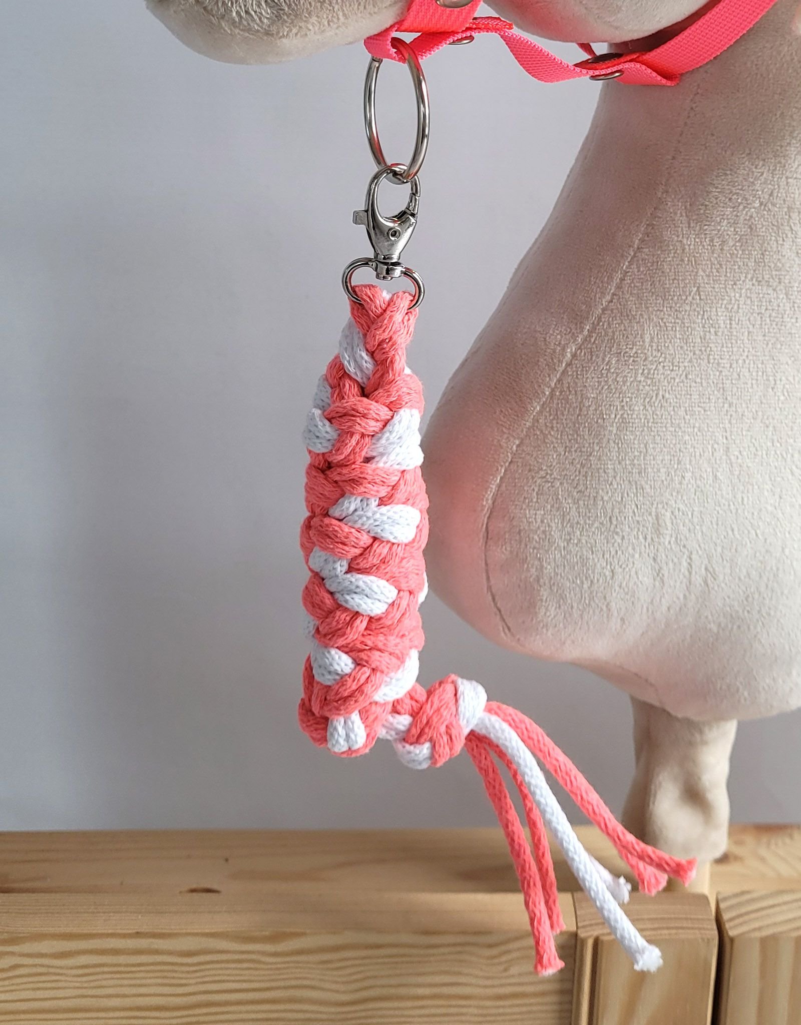 Hobby Horse pavadėlis, pagamintas iš dvigubai vytos virvutės - neoninė rožinė/balta - Image 3