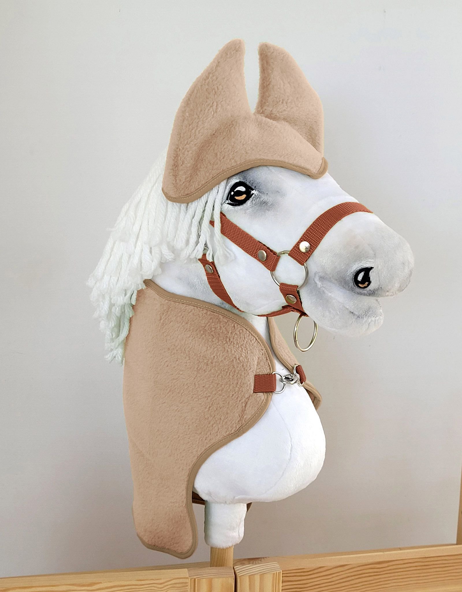 Rinkinys Hobby Horse A3: flisinė antklodė + šiltos ausinės – kupranugario spalvos - Image 4